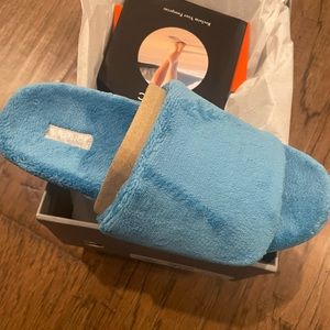 SLIPPERS- Vionic Dream slippers NIB
